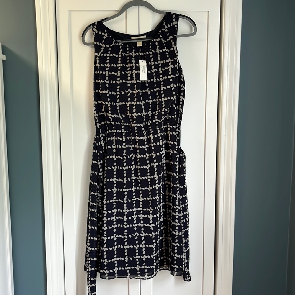 Banana Republic sleeveless, belted dress, size 10. Navy with grey pattern